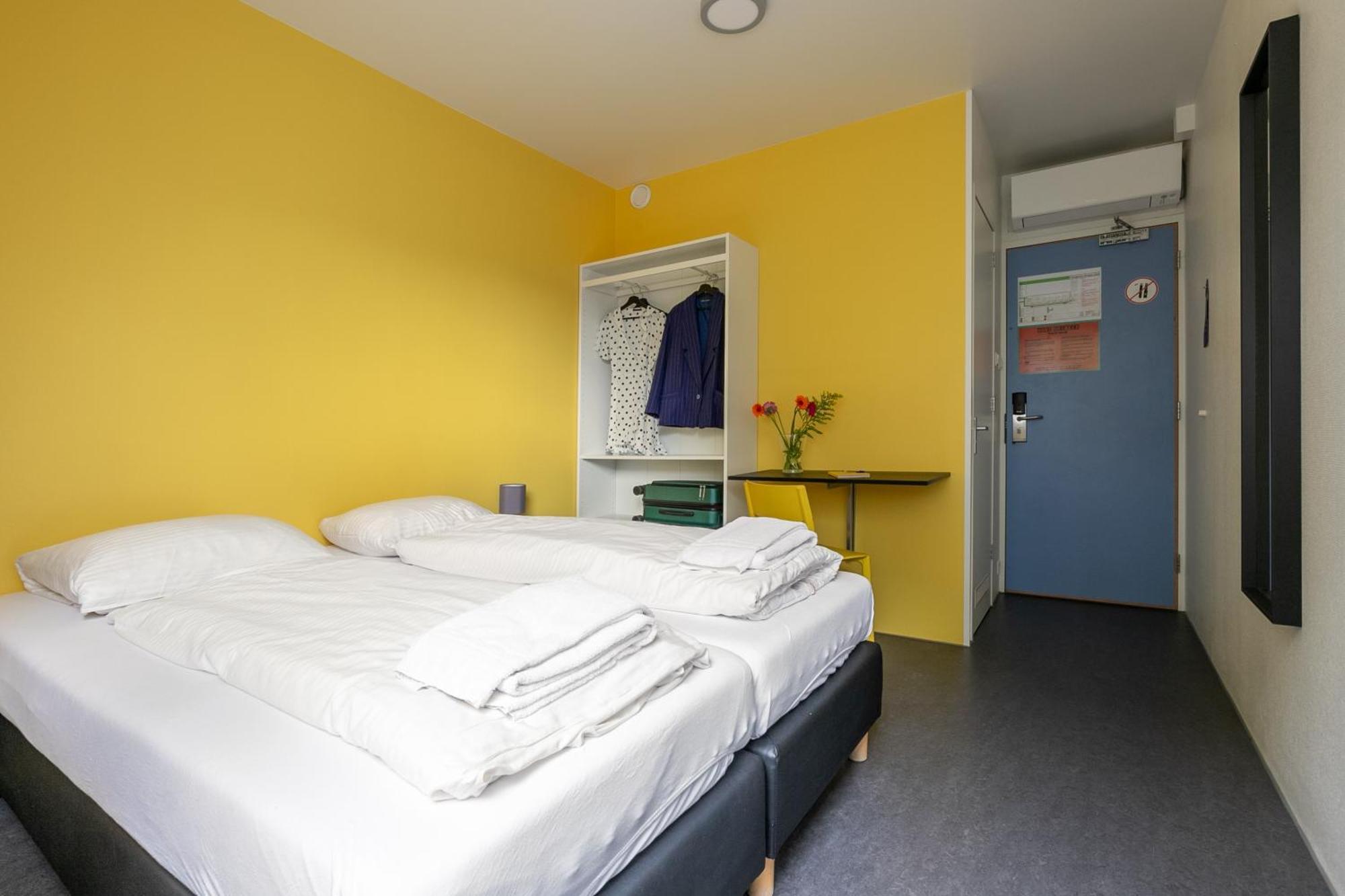 Hans Brinker Hostel Amsterdam Exterior photo